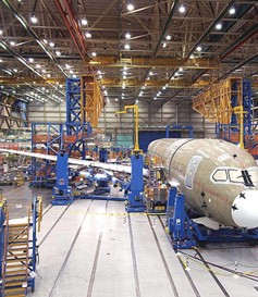 冠航環鏈電葫蘆在飛機總裝車間吊裝應用